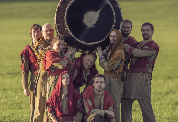 Pozityvieji AULI vėl siautės KILKIM ŽAIBU scenoje!