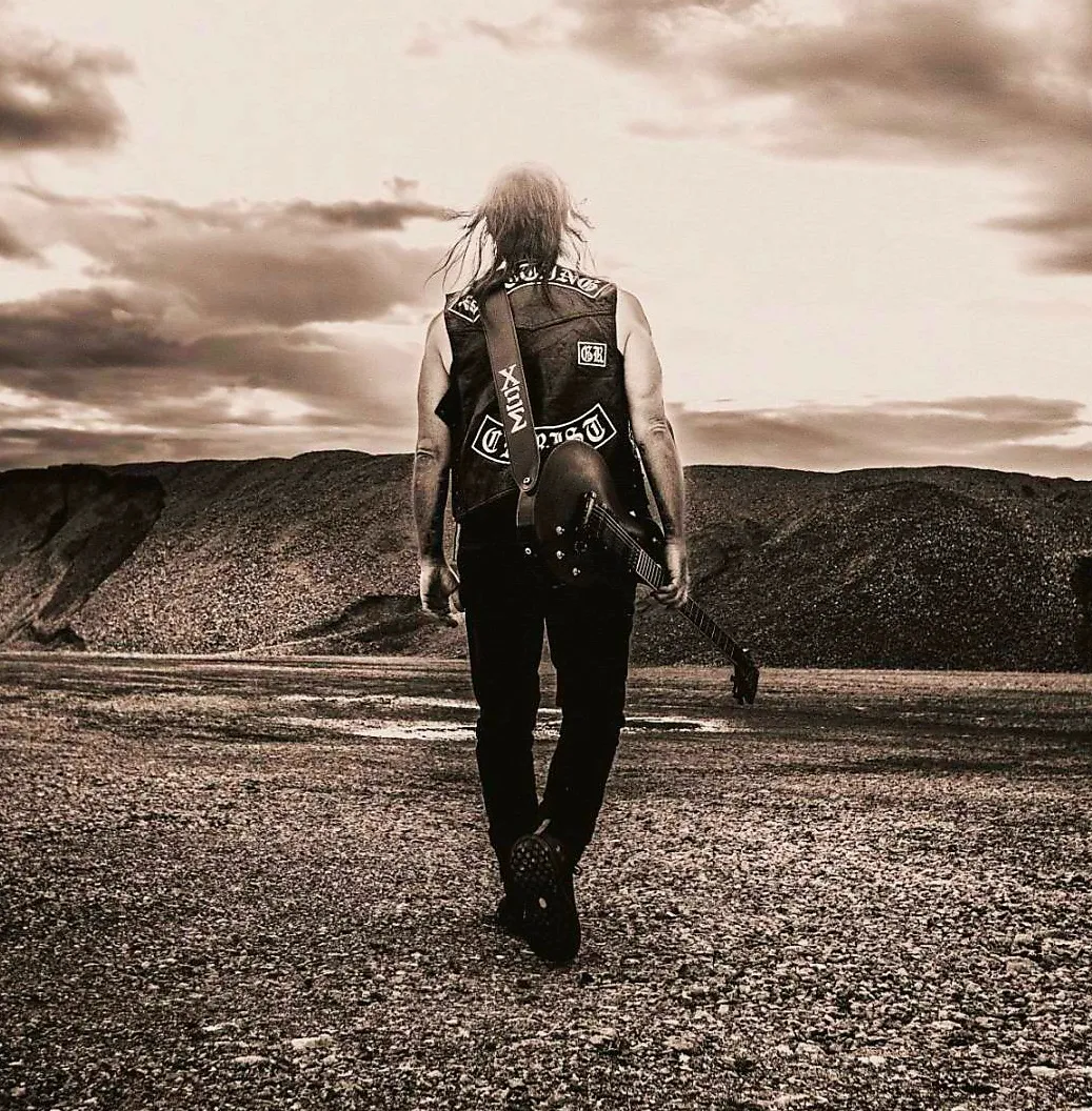 The Darkness Grows Stronger: SAKIS TOLIS Comes to KILKIM ŽAIBU!